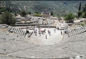 Το αρχαίο θέατρο των Δελφών ανοίγει 37 χρόνια μετά την τελευταία παράσταση