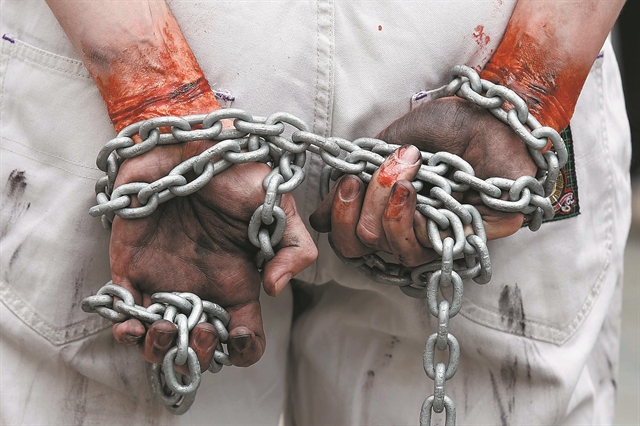 Το μίσος των ηγετών υποκινεί τη βία