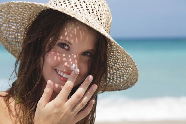Τα μυστικά για υγιές δέρμα το καλοκαίρι