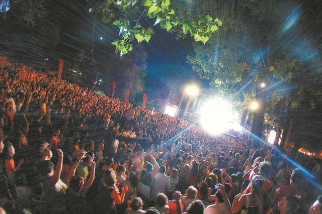 Ο στίχος και το σύνθημα