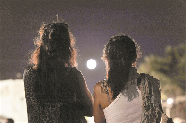 Κάτω από το φως του φεγγαριού