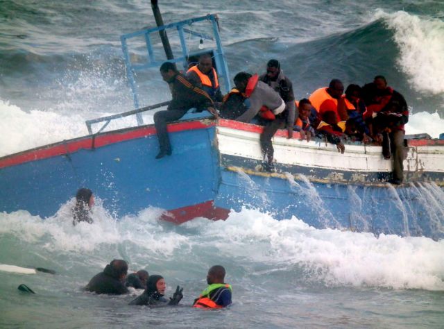 Τουλάχιστον 39 λαθρομετανάστες πνίγηκαν σε ναυάγιο ανοιχτά της Σμύρνης