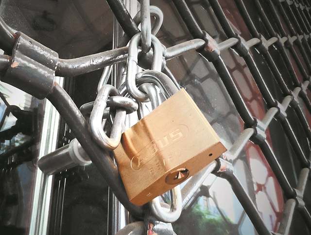 Περισσότερες νέες επιχειρήσεις, λιγότερα λουκέτα