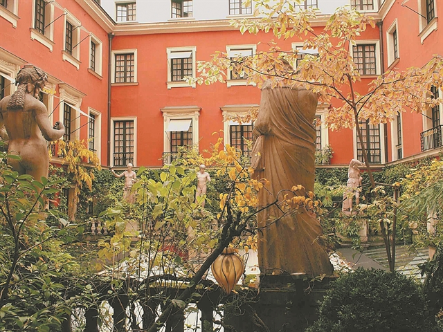 Τζιακομέτι, αβγά μαύρης σοκολάτας και Faberge…