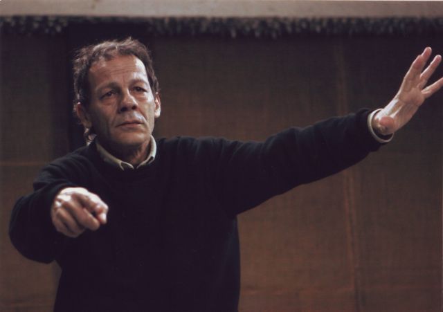 «Ενα μεσημέρι στης Ακρόπολης τα μέρη…»