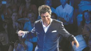 Ο Λουκάς Καρυτινός διευθυντής της Κρατικής Ορχήστρας Αθηνών