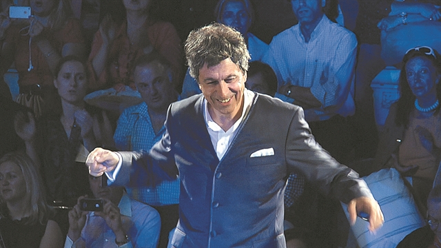 Ο Λουκάς Καρυτινός διευθυντής της Κρατικής Ορχήστρας Αθηνών