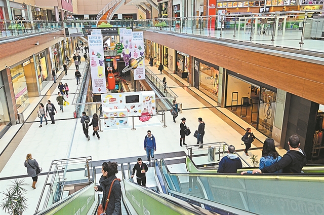 Ανοίγουν και τα εμπορικά κέντρα