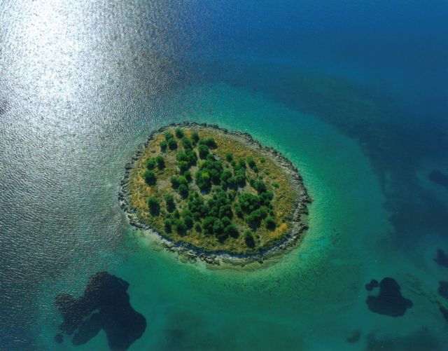«Ενας ξένος χρειάζεται 32 άδειες για να αγοράσει ιδιωτικό νησί»