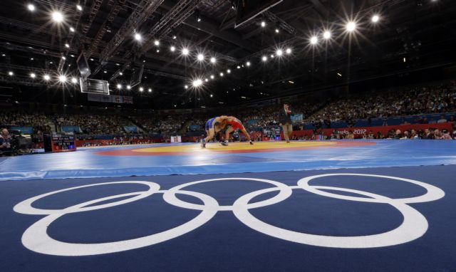 Ολυμπιονίκες της πάλης επιστρέφουν στη ΔΟΕ τα μετάλλια