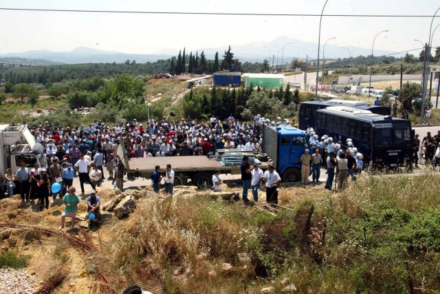 Κάτοικοι και δημοτική αρχή στον Λαγκαδά απέκλεισαν το ΧΥΤΑ Μαυροράχης