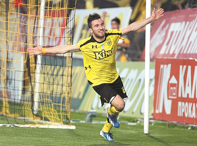 Η αφίσα του Ντέμη και η φανέλα με το 11