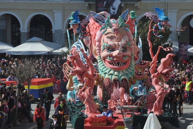 Κέφι και σάτιρα οι πρωταγωνιστές στο καρναβάλι της Πάτρας