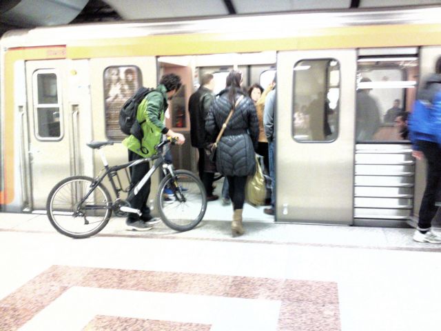 Ορθοπεταλιές #4 - «Ποδήλατα στους δρόμους, στα τρένα, στο Μετρό» | tanea.gr
