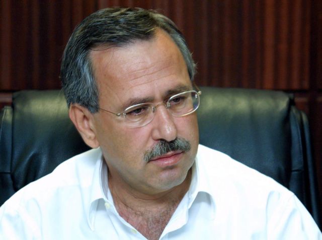 «H τρόικα απειλεί να κλείσει τις τράπεζες Λαϊκή και Κύπρου», δήλωσε ο κύπριος υπ. Εσωτερικών