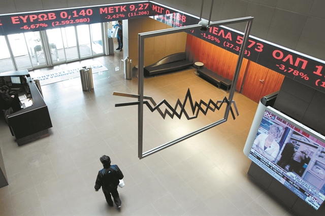 Στο «κόκκινο» με ισχνό τζίρο το Χρηματιστήριο Αθηνών
