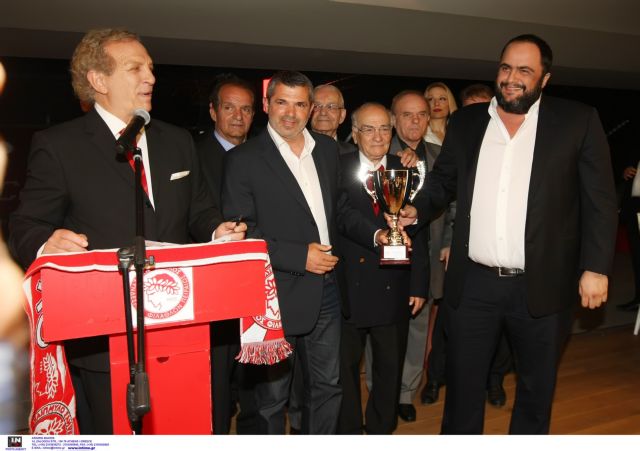 Ο Μαρινάκης υποσχέθηκε κι άλλους τίτλους στη γιορτή των βετεράνων του Ολυμπιακού