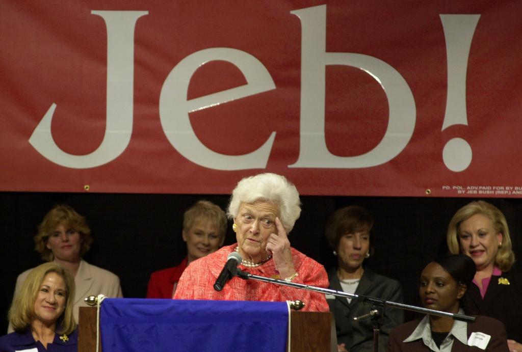 «Αρκετούς Μπους είχαμε ως τώρα» λέει η Μπάρμπρα Μπους στον γιο της, Τζεμπ