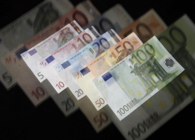 «Εβρεξε ευρώ» σε πόλη του Βελγίου και οι αρχές ζητούν, τώρα, πίσω τα λεφτά