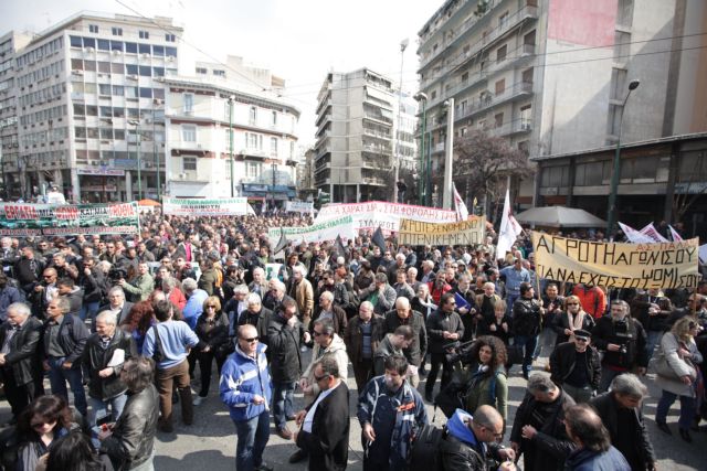 Συγκέντρωση παραγωγών από το Αγρίνιο έξω από το υπουργείο Αγροτικής Ανάπτυξης