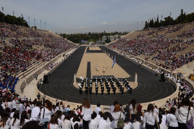 Χιλιάδες μαθητές είδαν την αναπαράσταση των Ολυμπιακών Αγώνων του 1896 στο Καλλιμάρμαρο