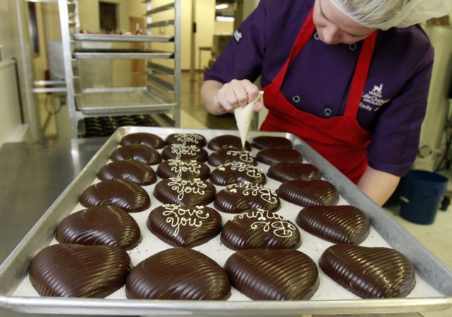 Επιστήμονες έφτιαξαν σοκολάτα υγείας με τα μισά λιπαρά