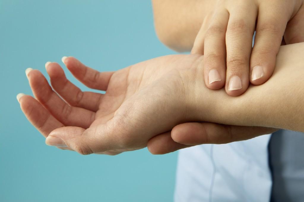 «Καμπανάκι κινδύνου» οι πολλοί παλμοί όταν καθόμαστε