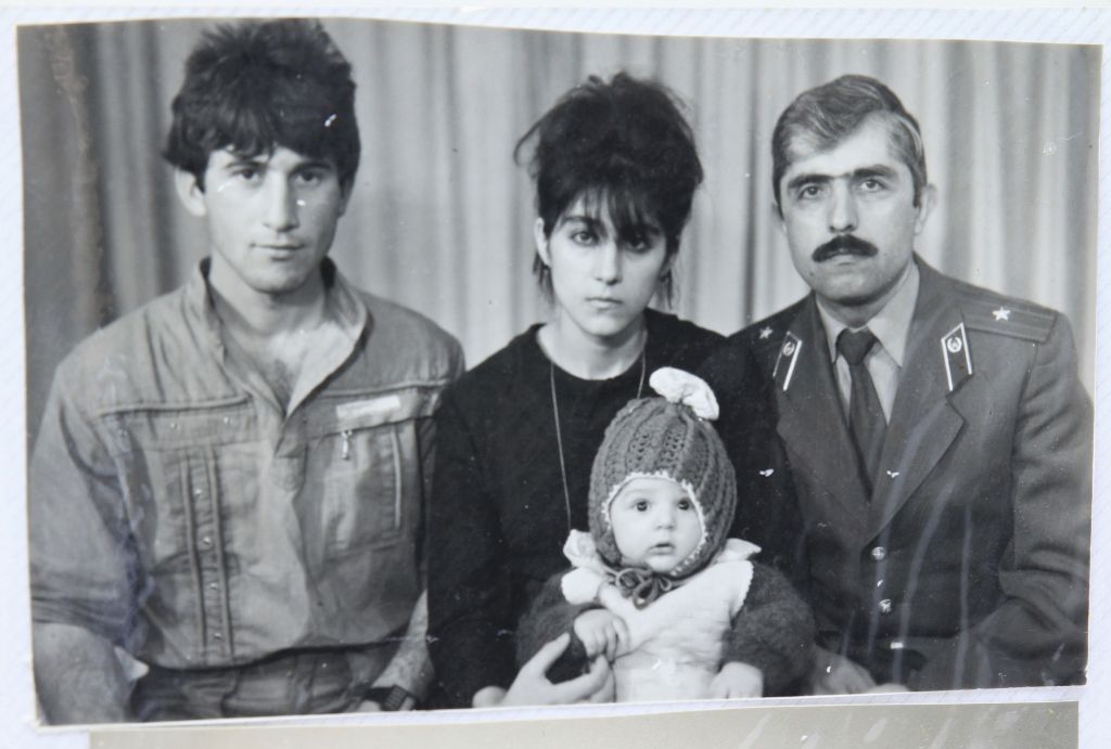 Στο φως οικογενειακές φωτογραφίες των αδελφών Τσαρνάεφ