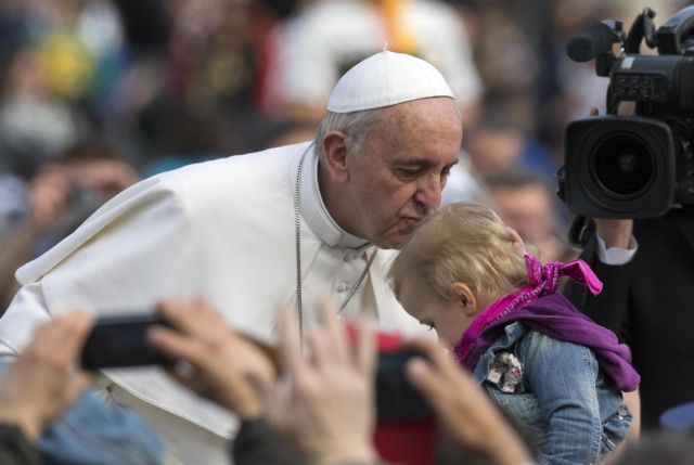 Πάπας Φραγκίσκος: «Οι γυναίκες ήταν οι πρώτοι μάρτυρες της Ανάστασης»