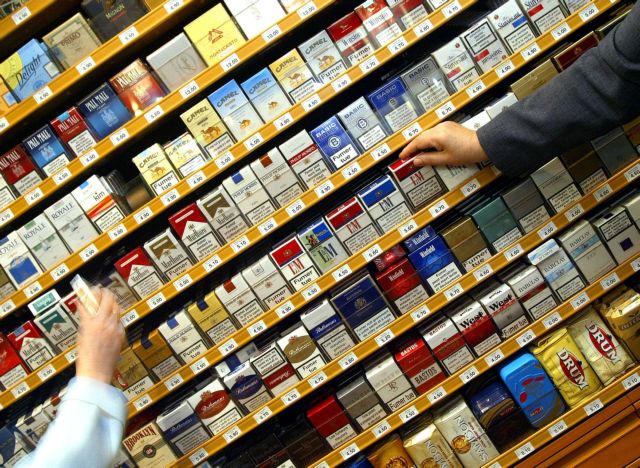 Και από τα σουπερμάρκετ θα πωλούνται τσιγάρα