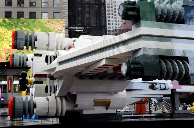 Η μεγαλύτερη κατασκευή Lego παρουσιάστηκε στη Νέα Υόρκη