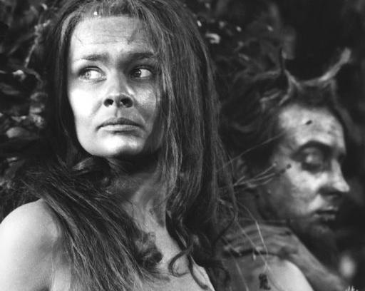 Οταν η Τζούντι Ντεντς φορούσε μόνο φύλλο συκής