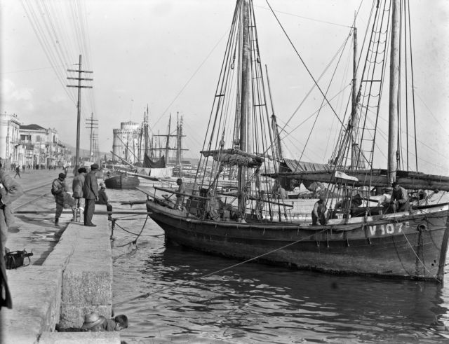 Με τη ματιά του Ανδρέα Εμπειρίκου