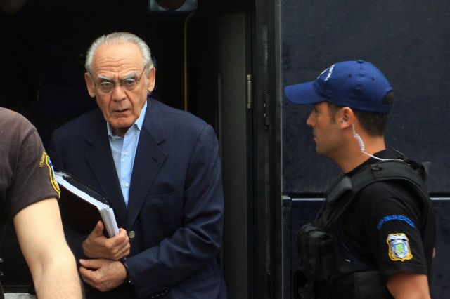 «Πολιτική η δίκη μου» επιμένει ο Ακης Τσοχατζόπουλος, ξεκίνησε η κατάθεση των μαρτύρων