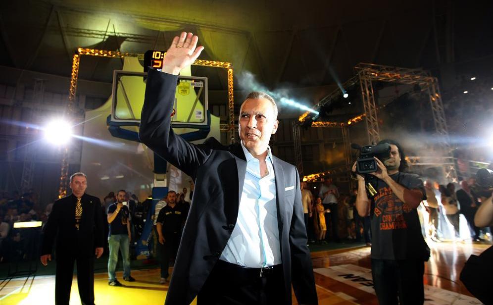 Οταν έκλαψε ο Γκάλης: Συγκίνηση στη μεγάλη γιορτή του θρύλου του μπάσκετ