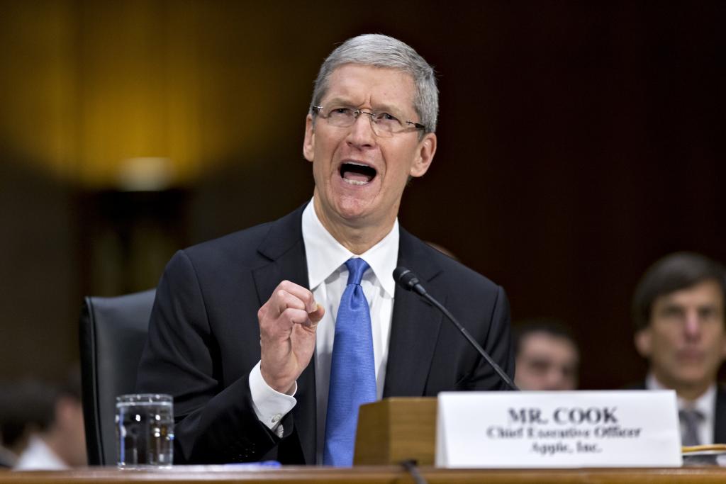 «Η Apple πλήρωσε όσους φόρους όφειλε» κατέθεσε ο Τιμ Κουκ στη Γερουσία