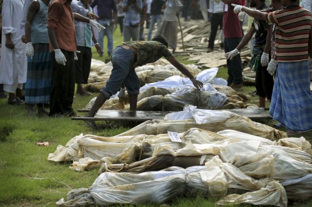 Στους 1.021 έφτασαν οι νεκροί από την κατάρρευση του κτιρίου στην Ντάκα