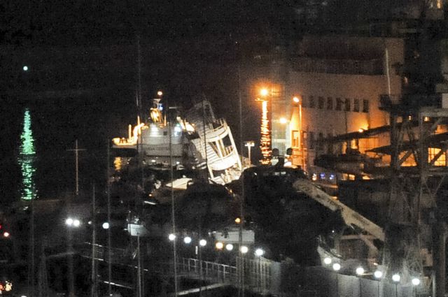 Επτά νεκροί στο λιμάνι της Γένοβας από πρόσκρουση πλοίου στον πύργο ελέγχου