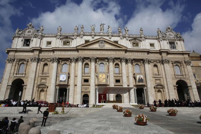 Yποπτες συναλλαγές έδειξαν έλεγχοι σε τράπεζα του Βατικανού