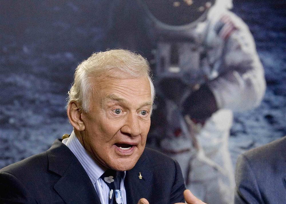 «Οι ΗΠΑ πρέπει να αποικήσουν τον Αρη» λέει ο Μπαζ Ολντριν, ο δεύτερος άνθρωπος στη Σελήνη