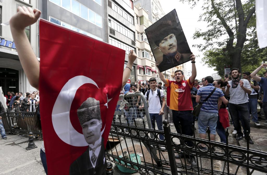 Αιχμές του Αμπντουλάχ Γκιουλ προς τον Ερντογάν: «Δημοκρατία δεν σημαίνει μόνο εκλογές»