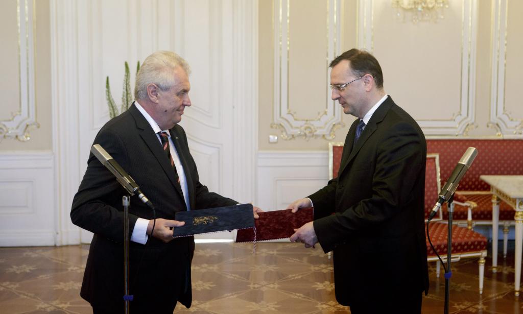 Ο παραιτηθείς Πρωθυπουργός της Τσεχίας θα παραμείνει επικεφαλής μεταβατικής κυβέρνησης