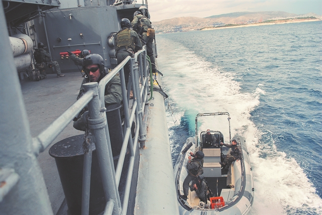 Νέες «μάχες» σε βυθό και αέρα