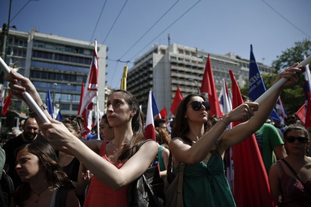 Financial Times: Τριπλή καταστροφή επέφερε η κρίση στην Ελλάδα