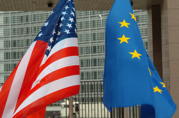 Kομισιόν: Ανεπηρέαστες από το σκάνδαλο των παρακολουθήσεων οι εμπορικές διαπραγματεύσεις ΕΕ – ΗΠΑ