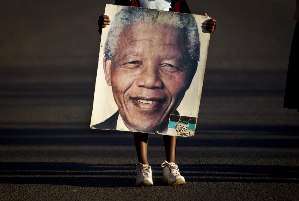 «Φυτό» ο Μαντέλα, την αποσύνδεσή του από τη μηχανική υποστήριξη πρότειναν οι γιατροί