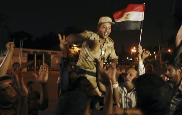 Οι στρατηγοί ανέθεσαν την εξουσία στον πρόεδρο του Συνταγματικού Δικαστηρίου της Αιγύπτου