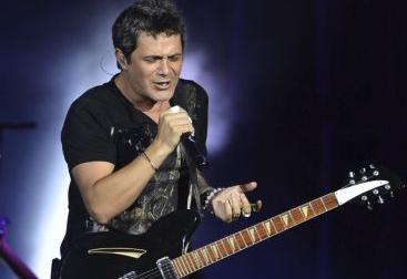 Ο τραγουδιστής που θα έρθει από το κρύο