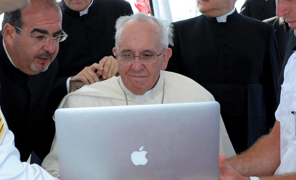 «Συγχωροχάρτια» προσφέρει ο Πάπας Φραγκίσκος σε όσους τον ακολουθούν στο twitter