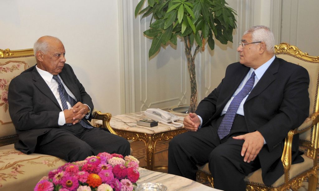 Αίγυπτος: Πρόσκληση του νέου πρωθυπουργού να μετέχουν στην κυβέρνησή του στελέχη των ισλαμικών κομμάτων